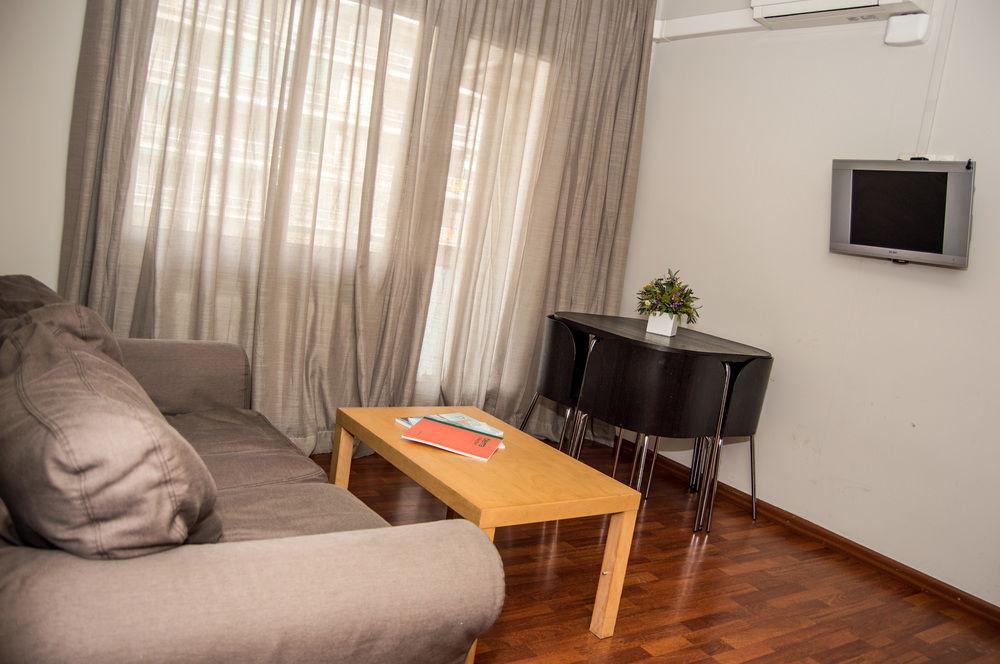 Apartamentos Turisticos Madanis L'Hospitalet de Llobregat Exterior photo