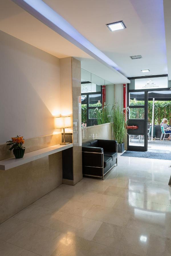 Apartamentos Turisticos Madanis L'Hospitalet de Llobregat Exterior photo